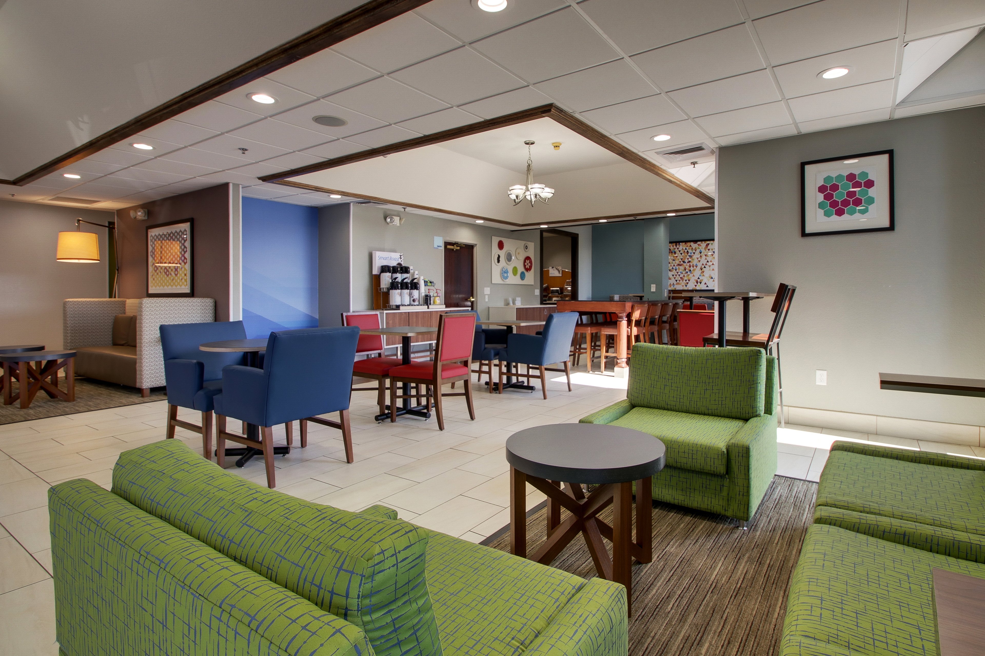 Holiday Inn Express Suites Lebanon 37/57
