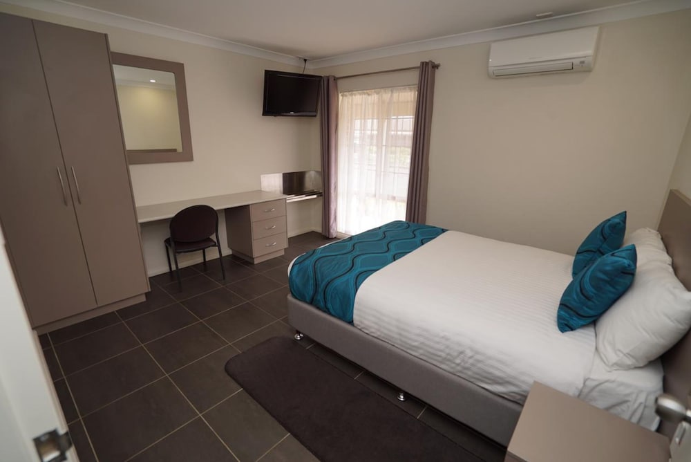 Exies Bagtown 5/37