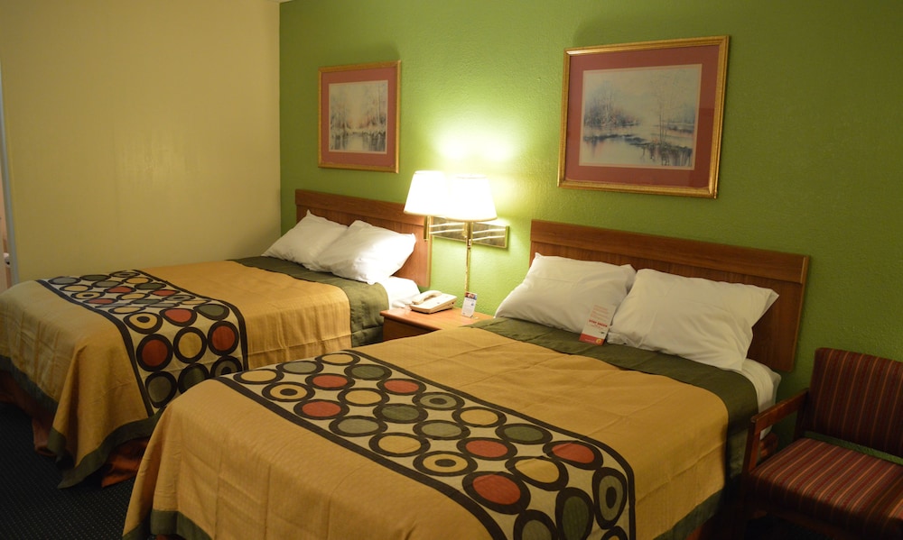 Super 8 by Wyndham Tifton 22/54
