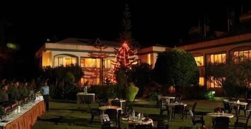 BLUE COUNTRY RESORT 2/33