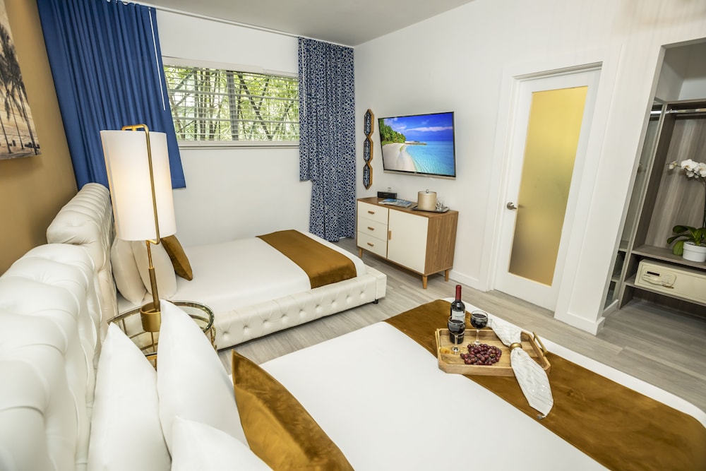 Catalina Hotel & Beach Club 32/70