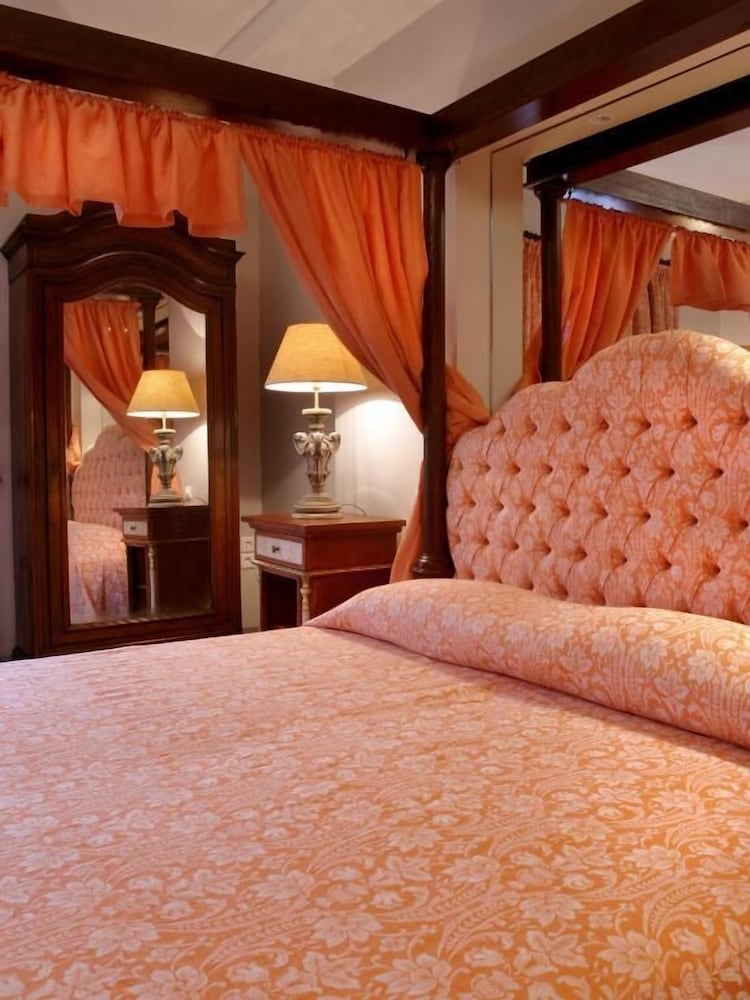 غرفة ديلوكس بسرير مزدوج، Le Convivial Luxury Suites & Spa 2/5