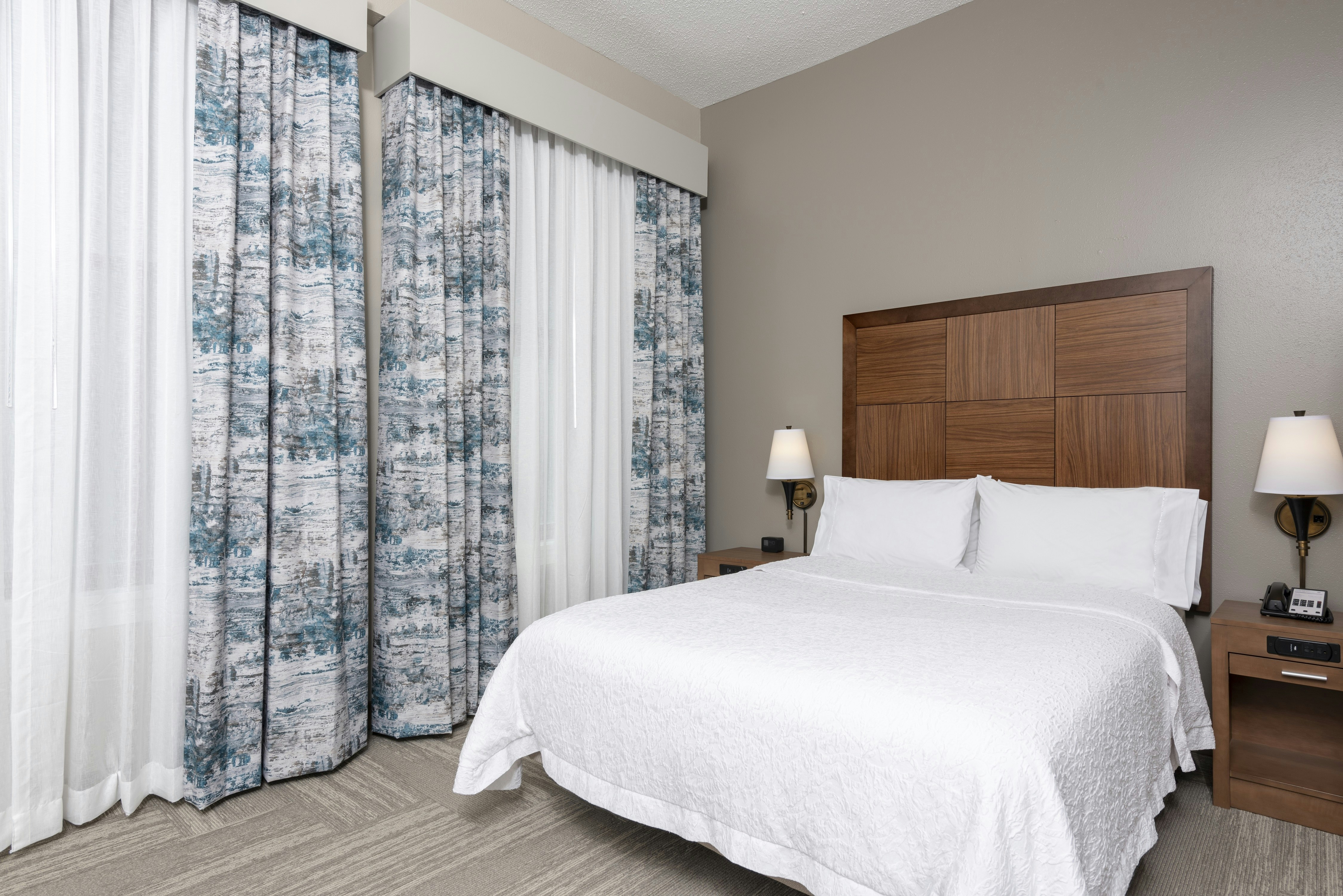 SUITE, QUEEN BED, ACCESSIBLE