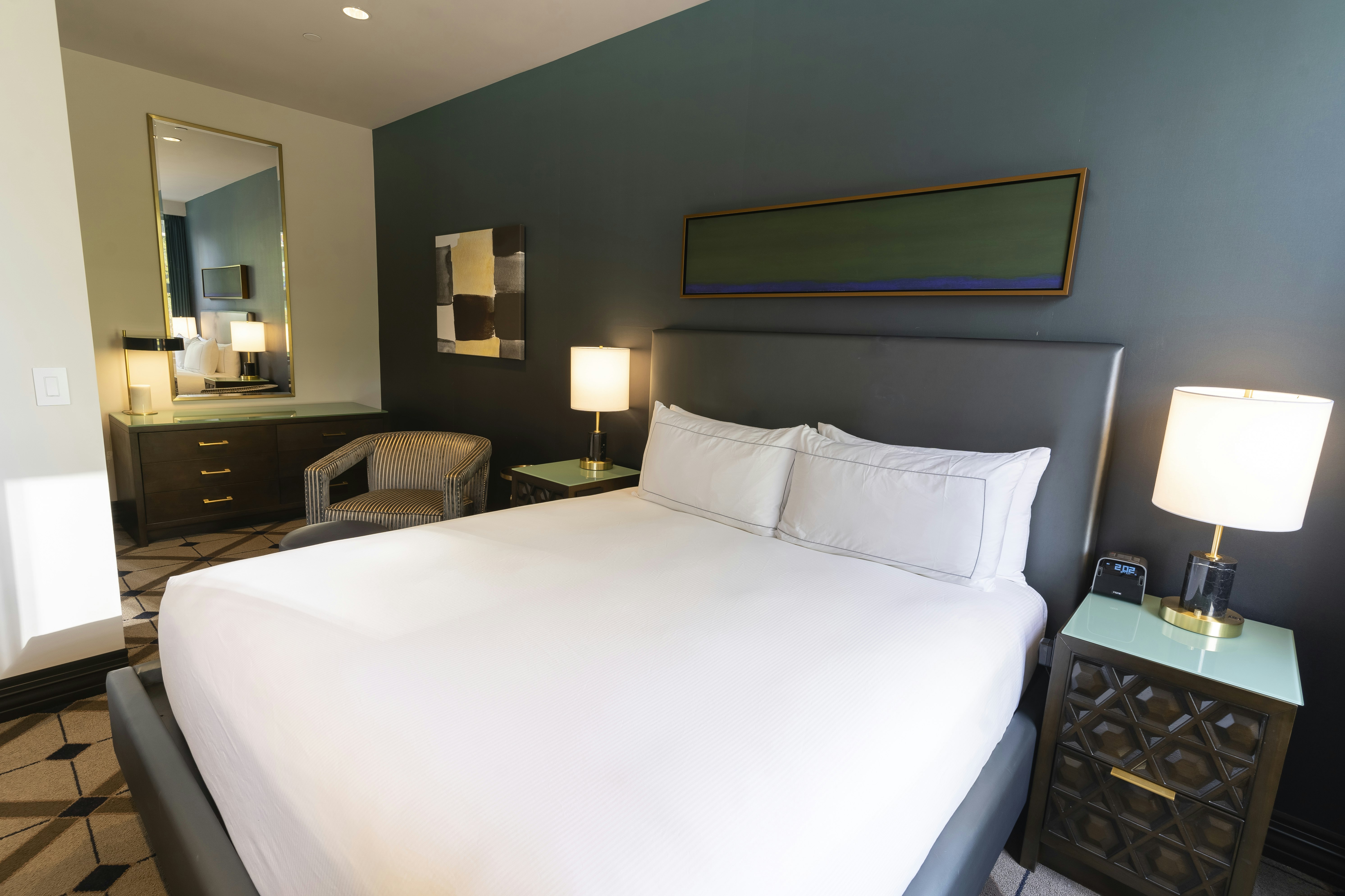 JUNIOR SUITE, KING BED