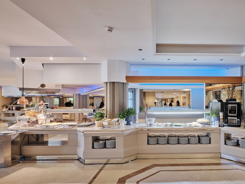 Acacia Resort 7/50