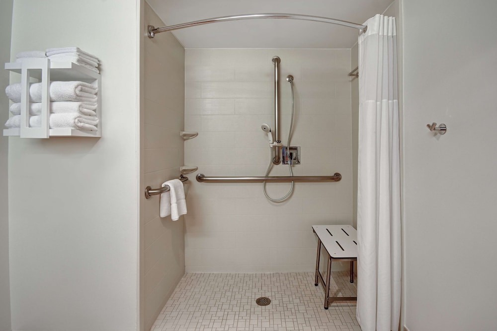 Hampton Inn & Suites Alexandria Old Town Area South 13/54