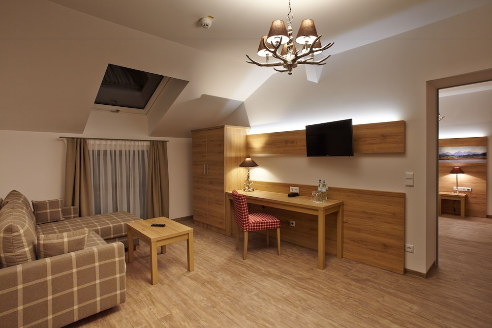 Hotel Sauerlacher Post 29/50