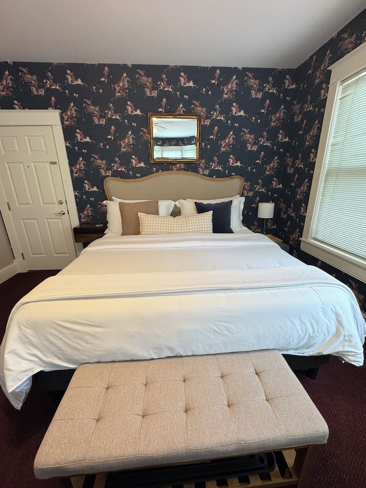 China Clipper Inn 7/36