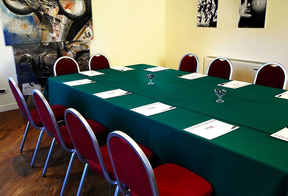 Ferrara Hotel 57/66