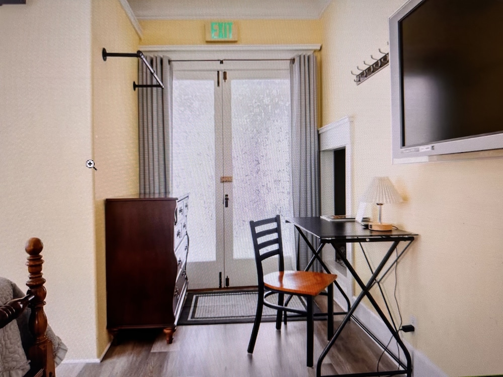 Arroyo Vista Inn 63/72