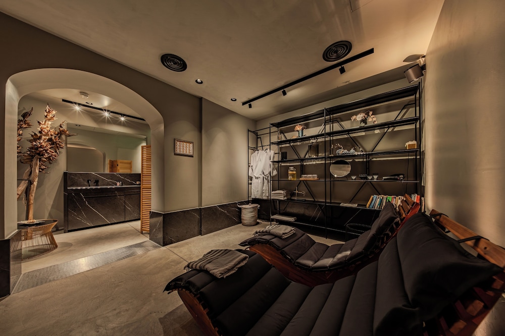 The Suite Hotel 35/59