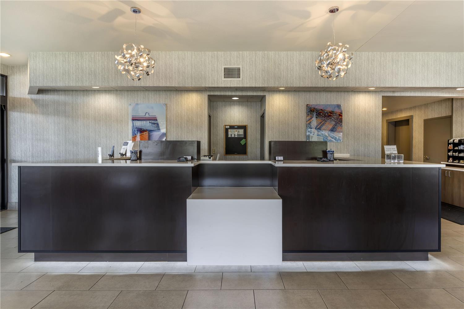 Best Western Plus Castlerock Inn & Suites 4/19