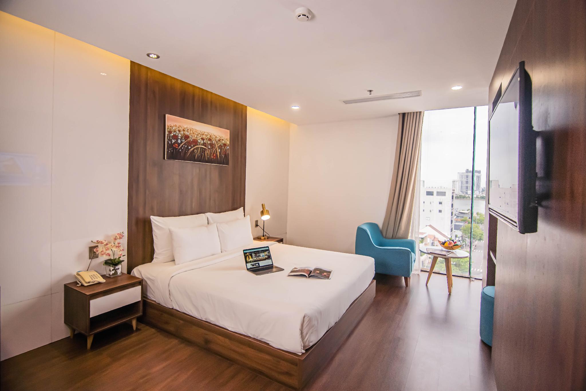Grand, Deluxe, King Bed, River View