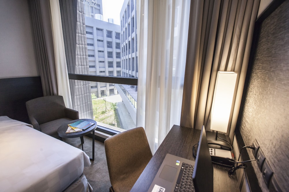 Platinum Hotel 63/71