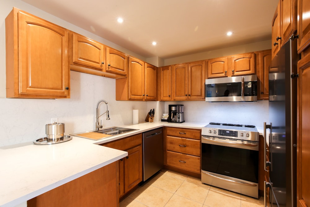 2 BEDROOMS, LANAI, BUNGALOW