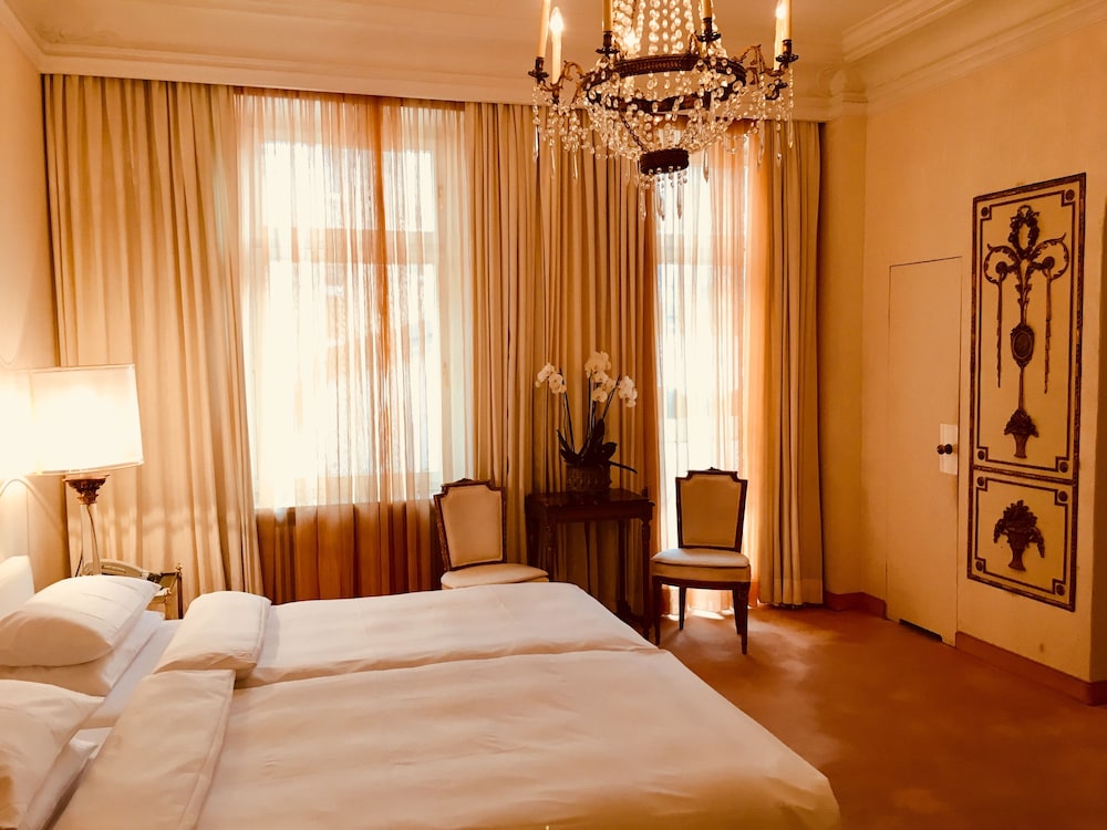Opera Hotel 14/50