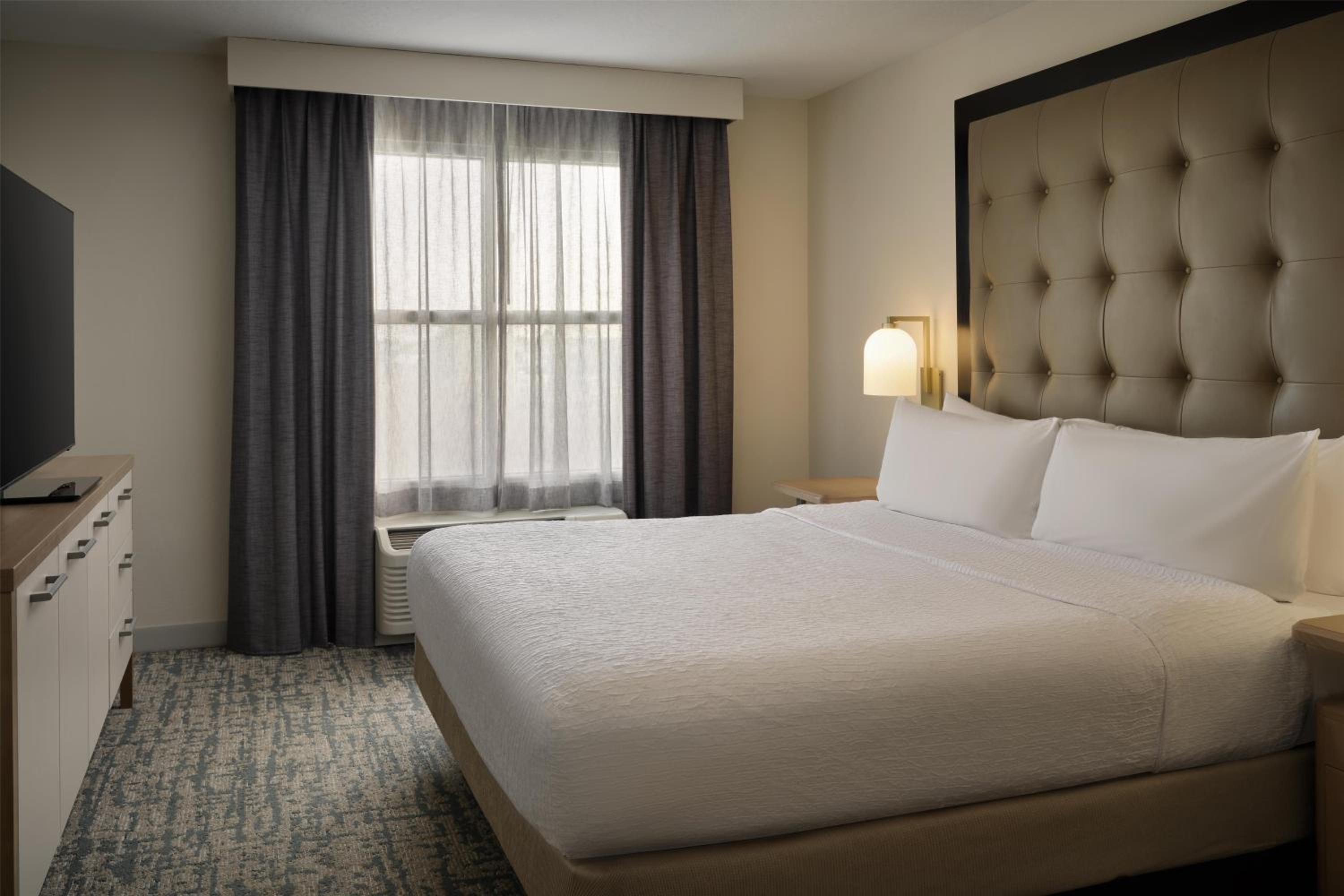 جناح بسرير كينج بغرفة نوم واحدة مع أريكة، Homewood Suites By Hilton Daytona Beach Speedway-Airport 2/6