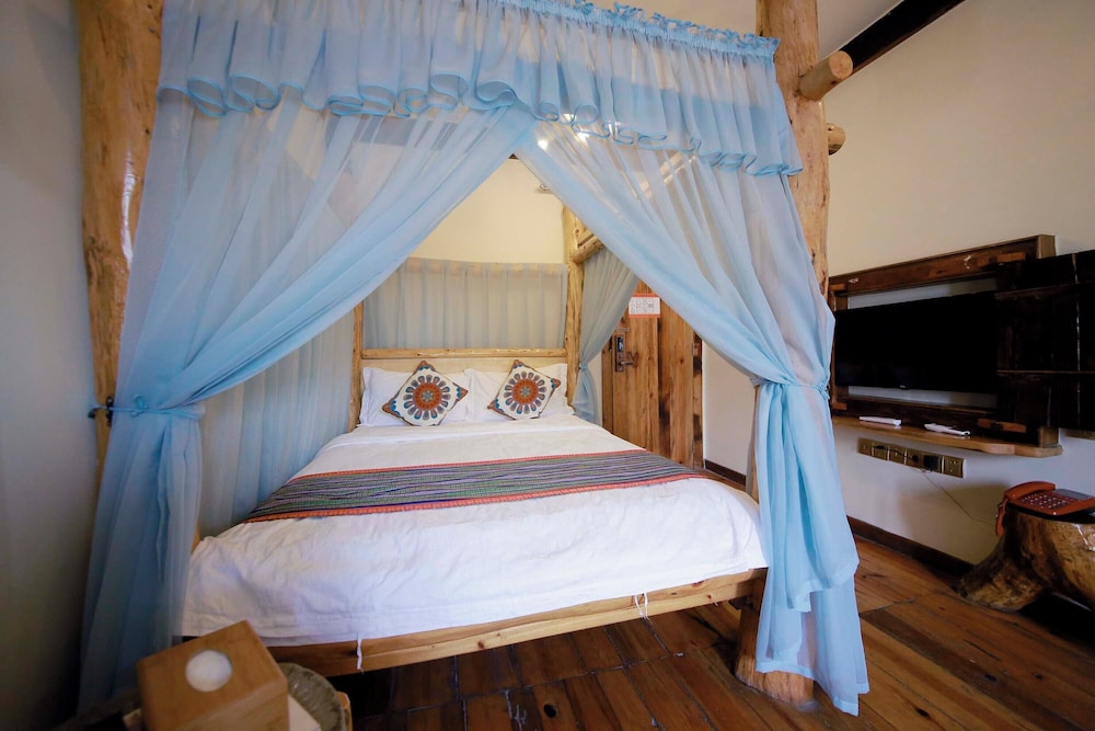 غرفة رومانسية بسرير كوين بإطلالة على الجبل، Xiangxi Dreamweaver Inn 3/6