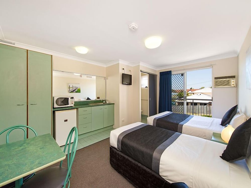 CHERMSIDE COURT MOTEL 20/25