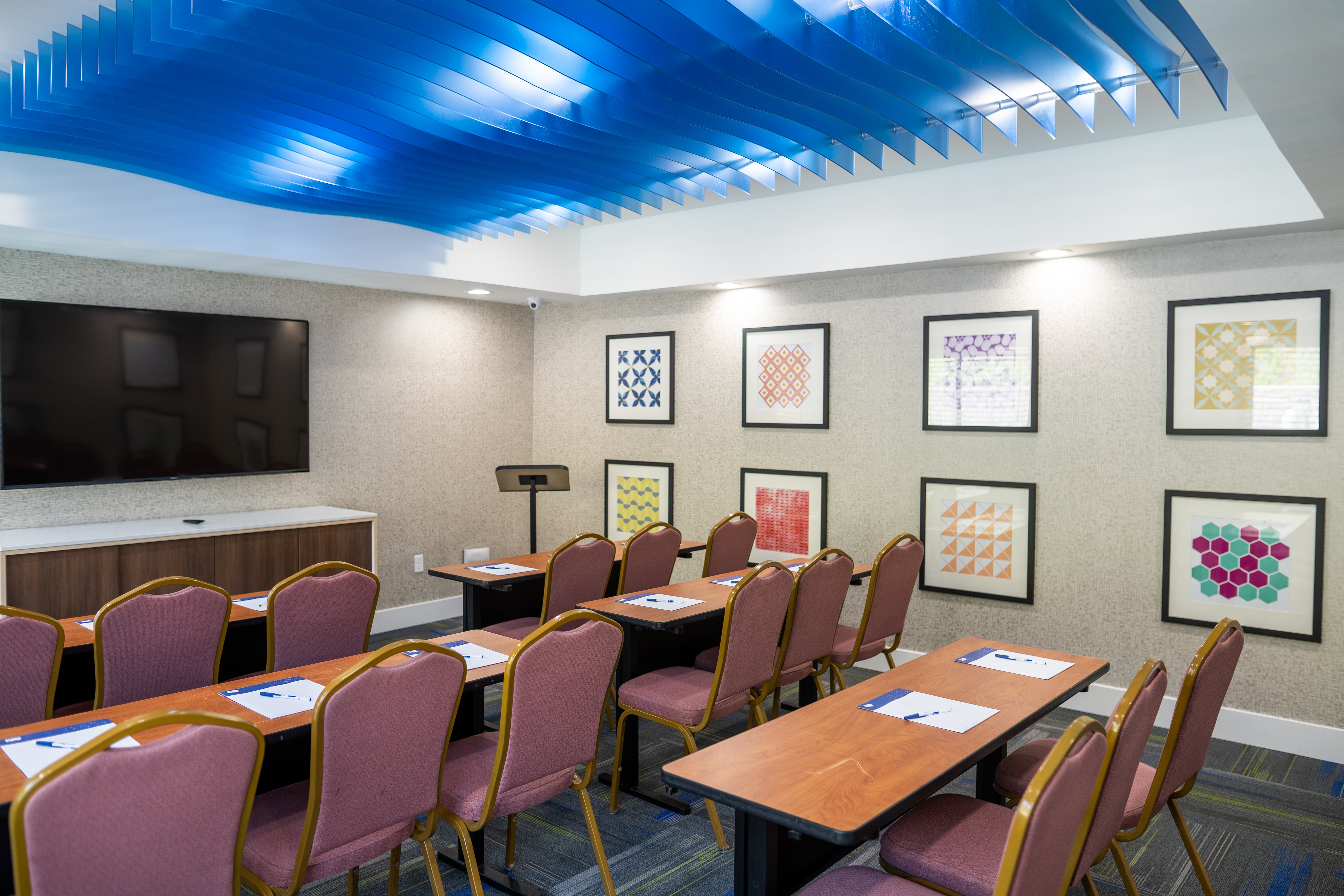 Holiday Inn Express And Suites Lake Forest 49/55