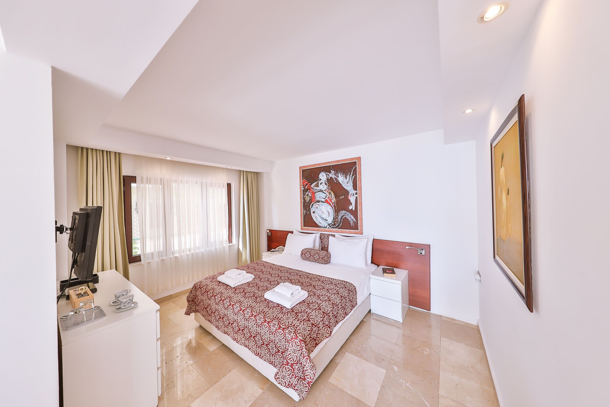 DELUXE, SUITE, SEA VIEW, JETTED TUB
