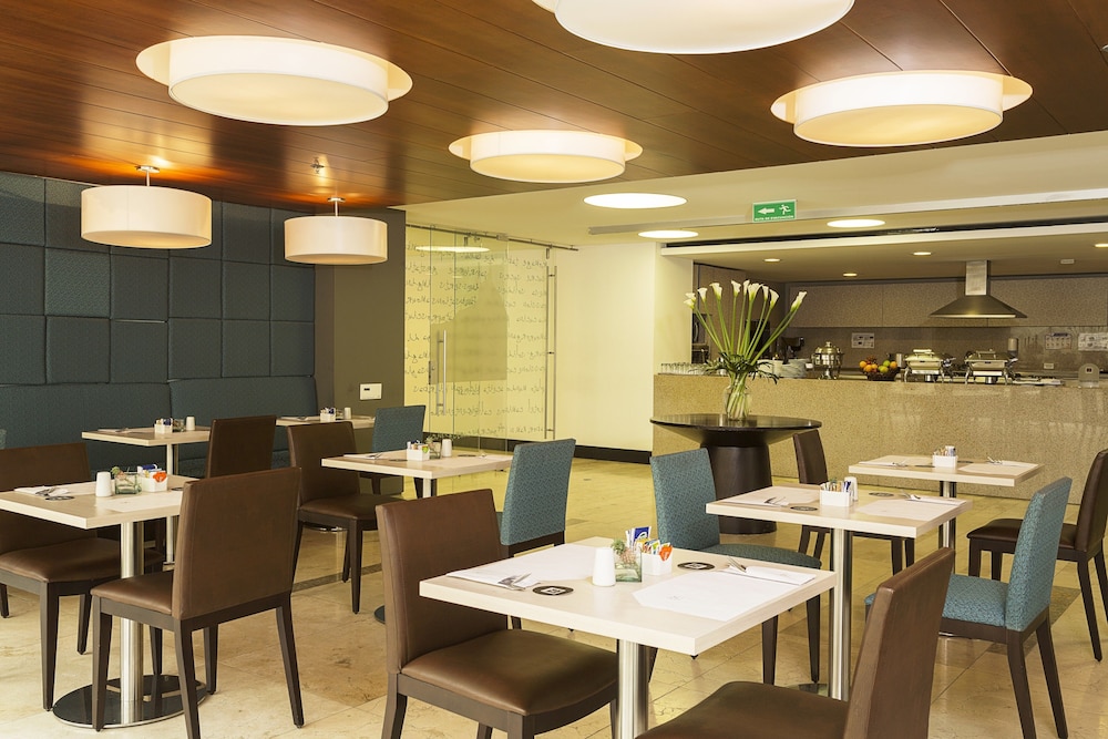 Hotel Bh Bicentenario 39/51