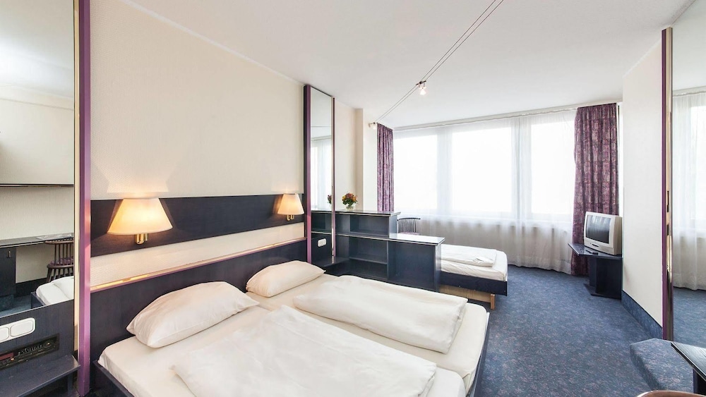 Hotel Mirage Neuss 4/78