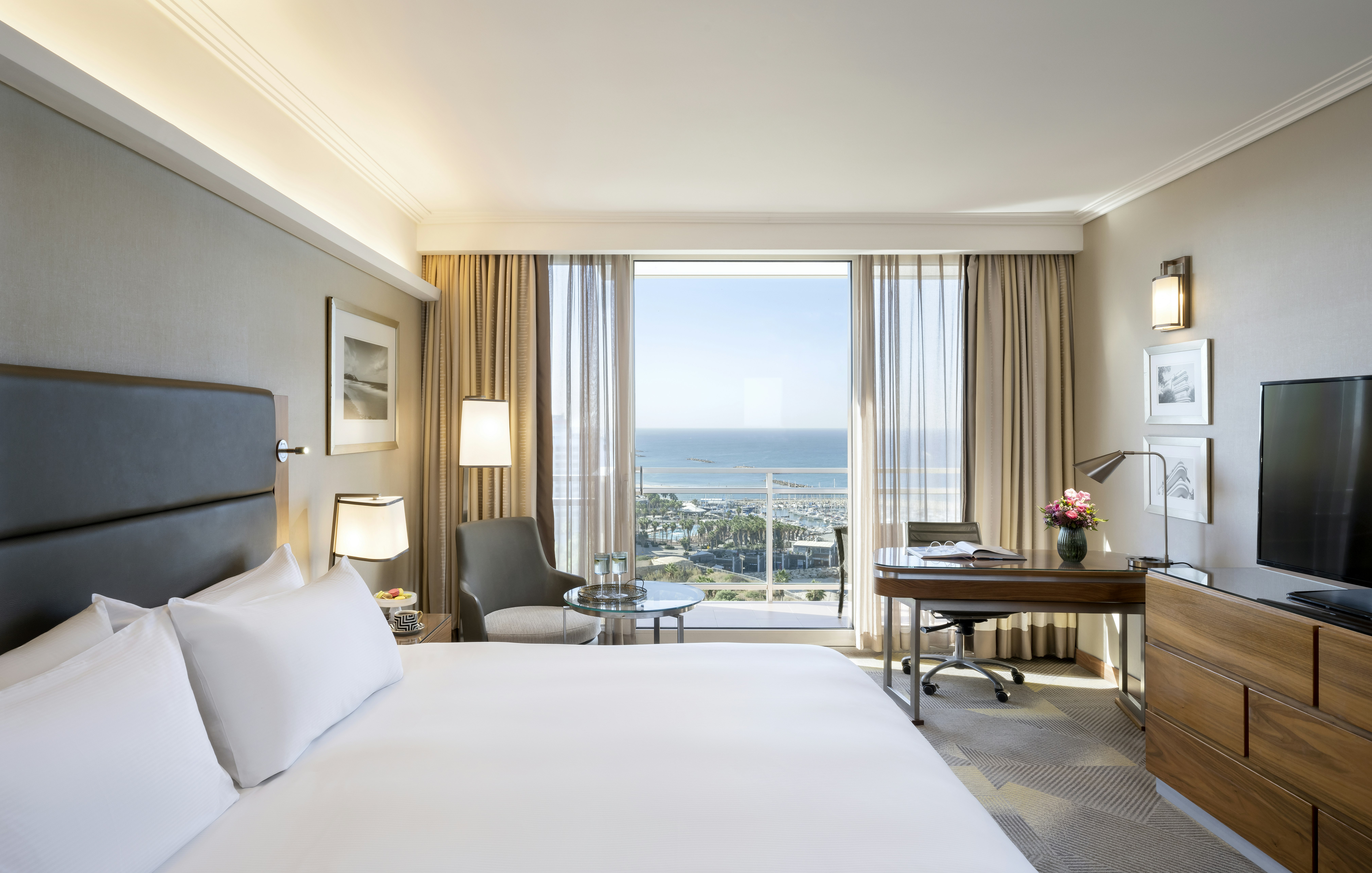 EXECUTIVE, KING BED, SEA VIEW