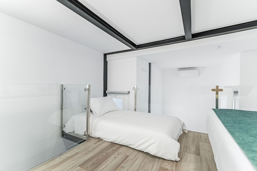 Open Sea Suites 20/47