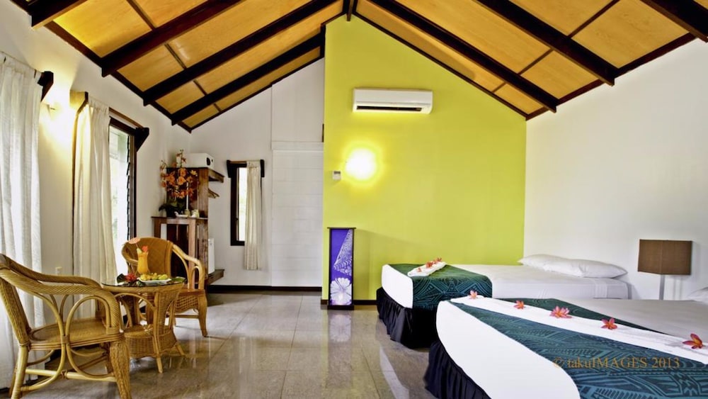 Orator Hotel Samoa 22/65