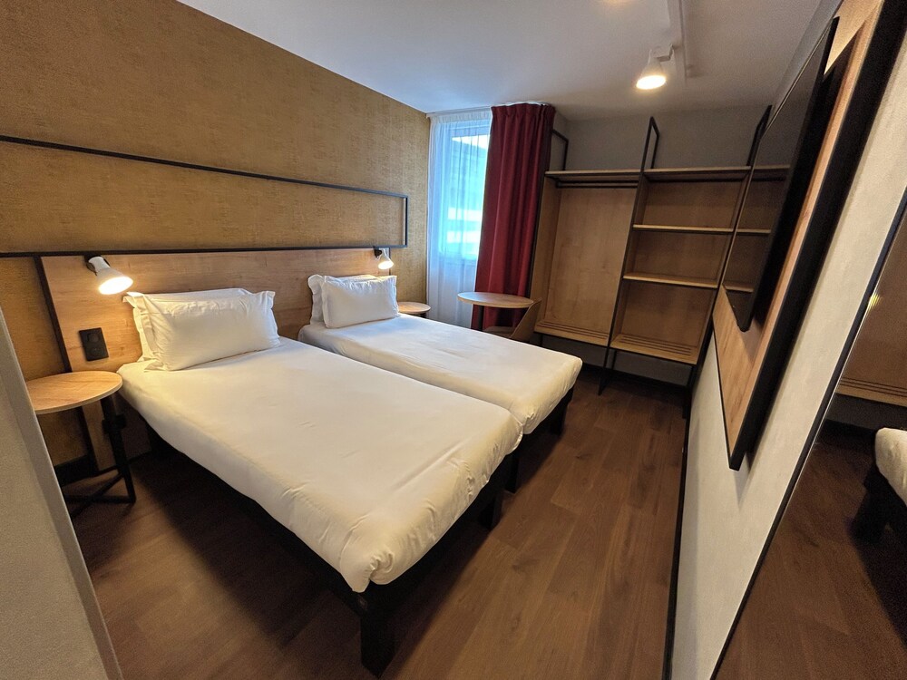 Kyriad Paris Nord Porte de Saint Ouen Formely Alliance Hotel Paris Porte de Saint Ouen 24/50