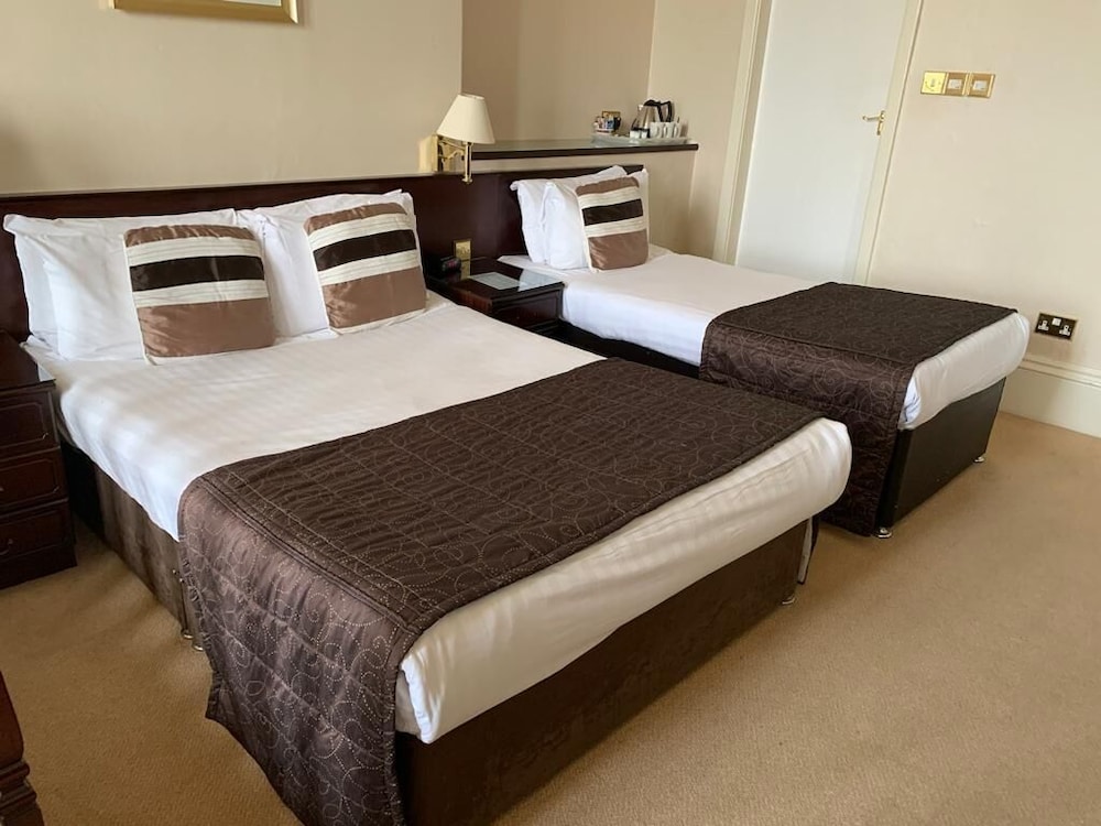 Royal Clifton Hotel 2/51
