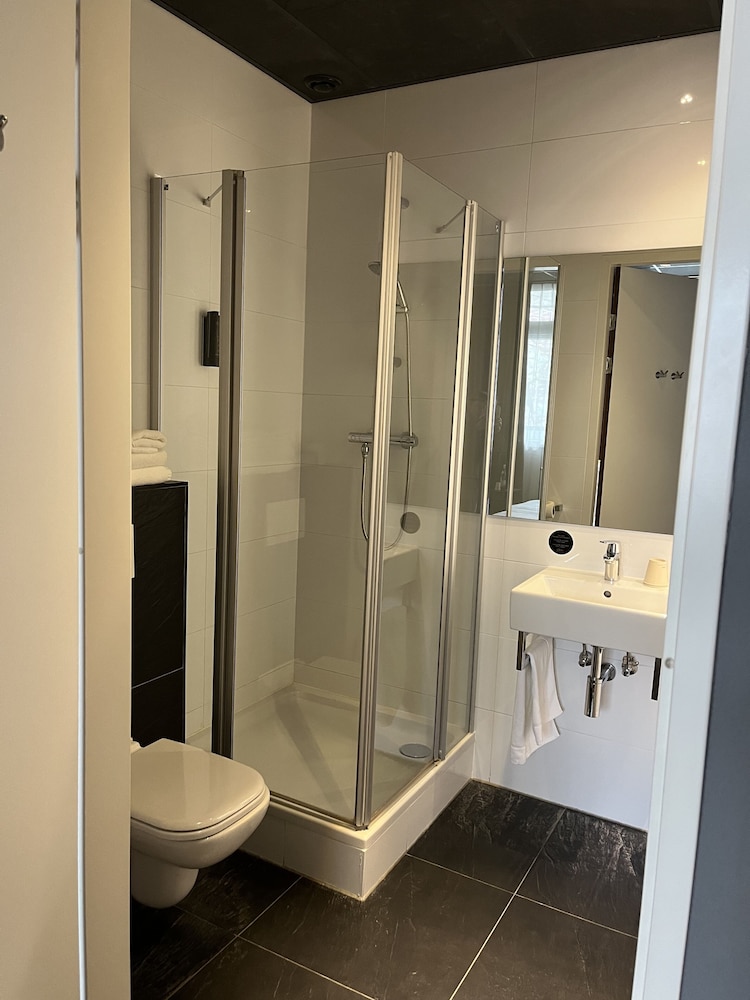 BOUTIQUE HOTEL GLOW 39/40