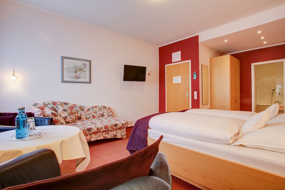 INA Hotel Consul 17/61