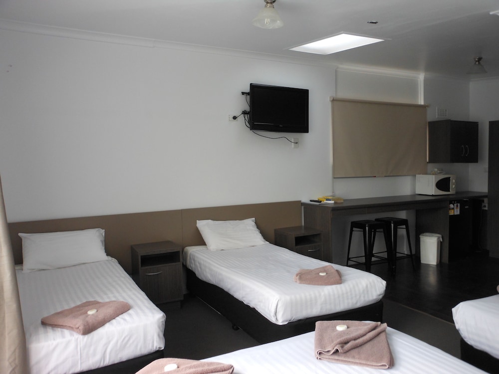 Parkway Motel 13/19