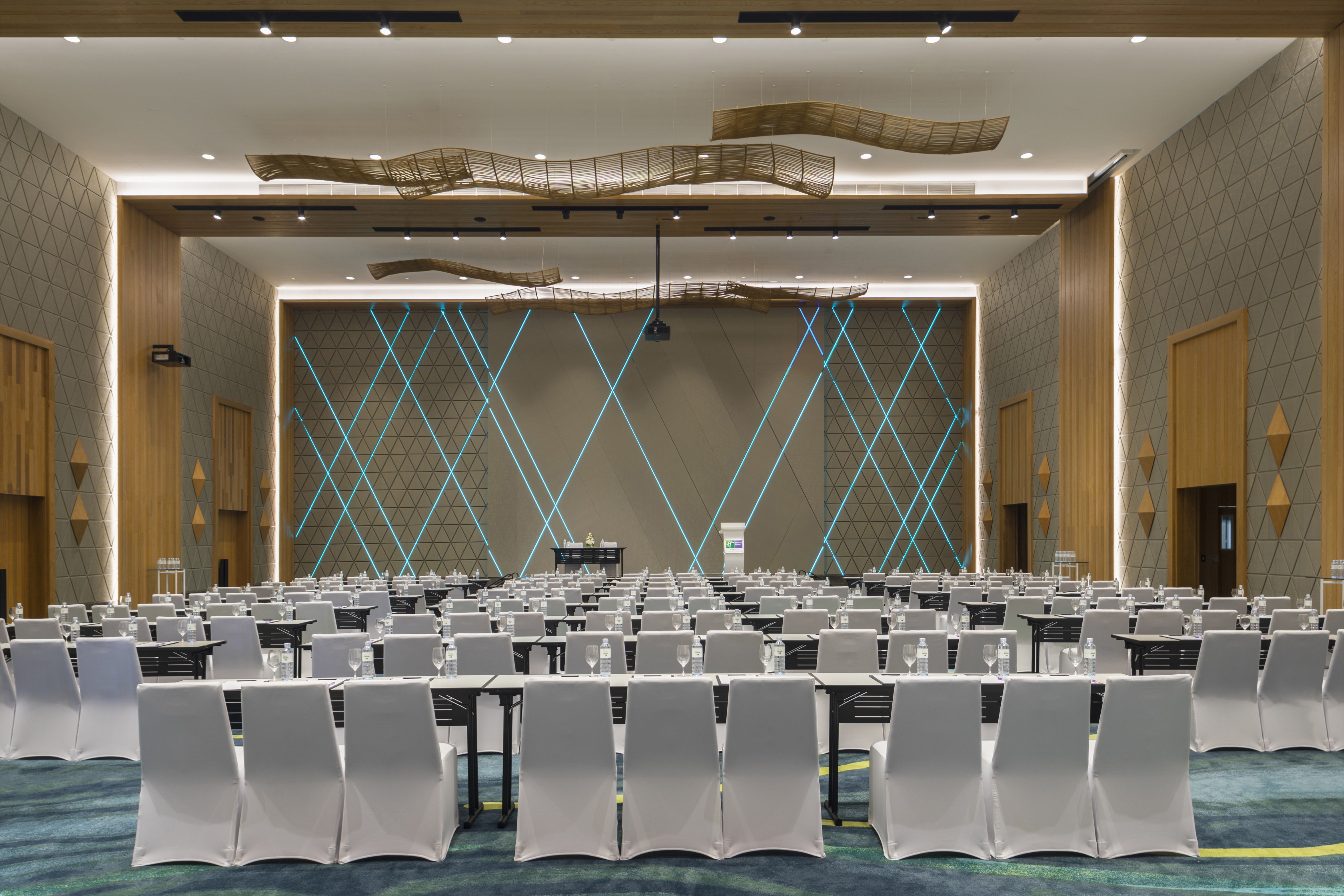 Holiday Inn Vana Nava Hua Hin 30/36