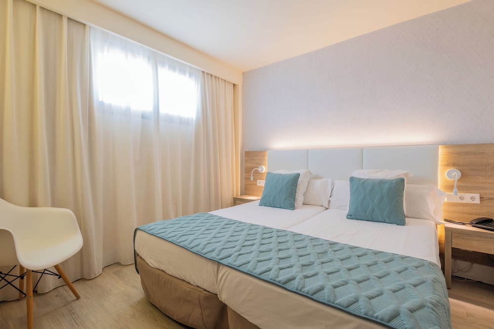 Leonardo Royal Ibiza Santa Eulalia 10/50