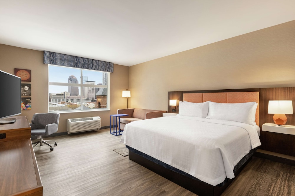 ROOM, KING BED