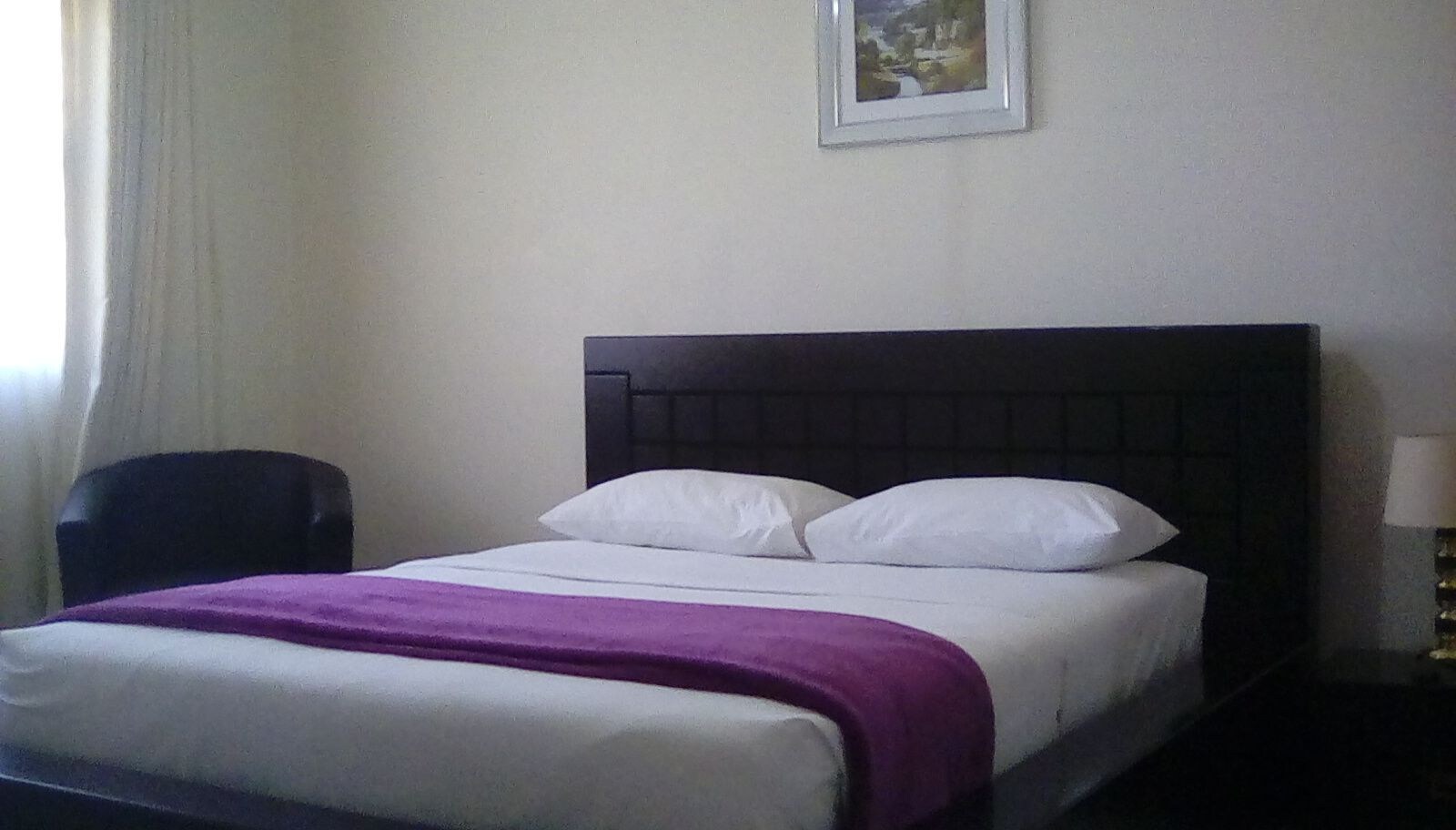 DELUXE, KING BED