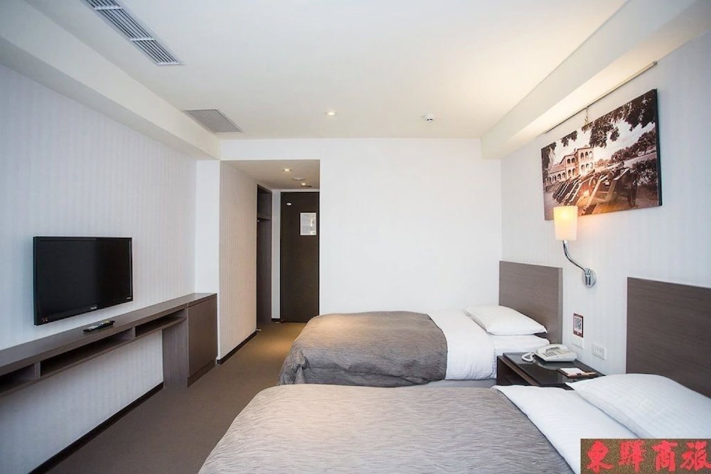 E House Hotel 17/65