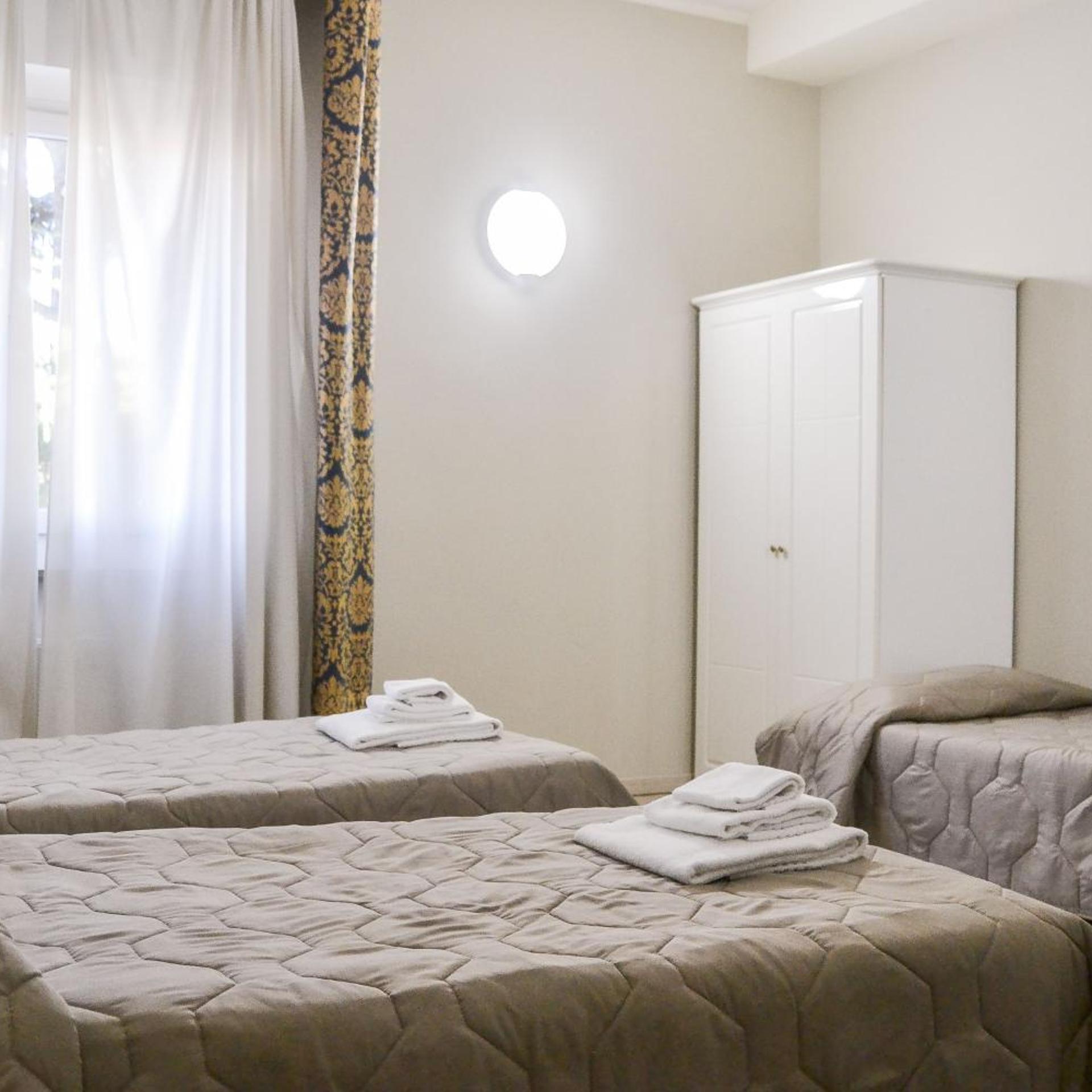 Room, Triple