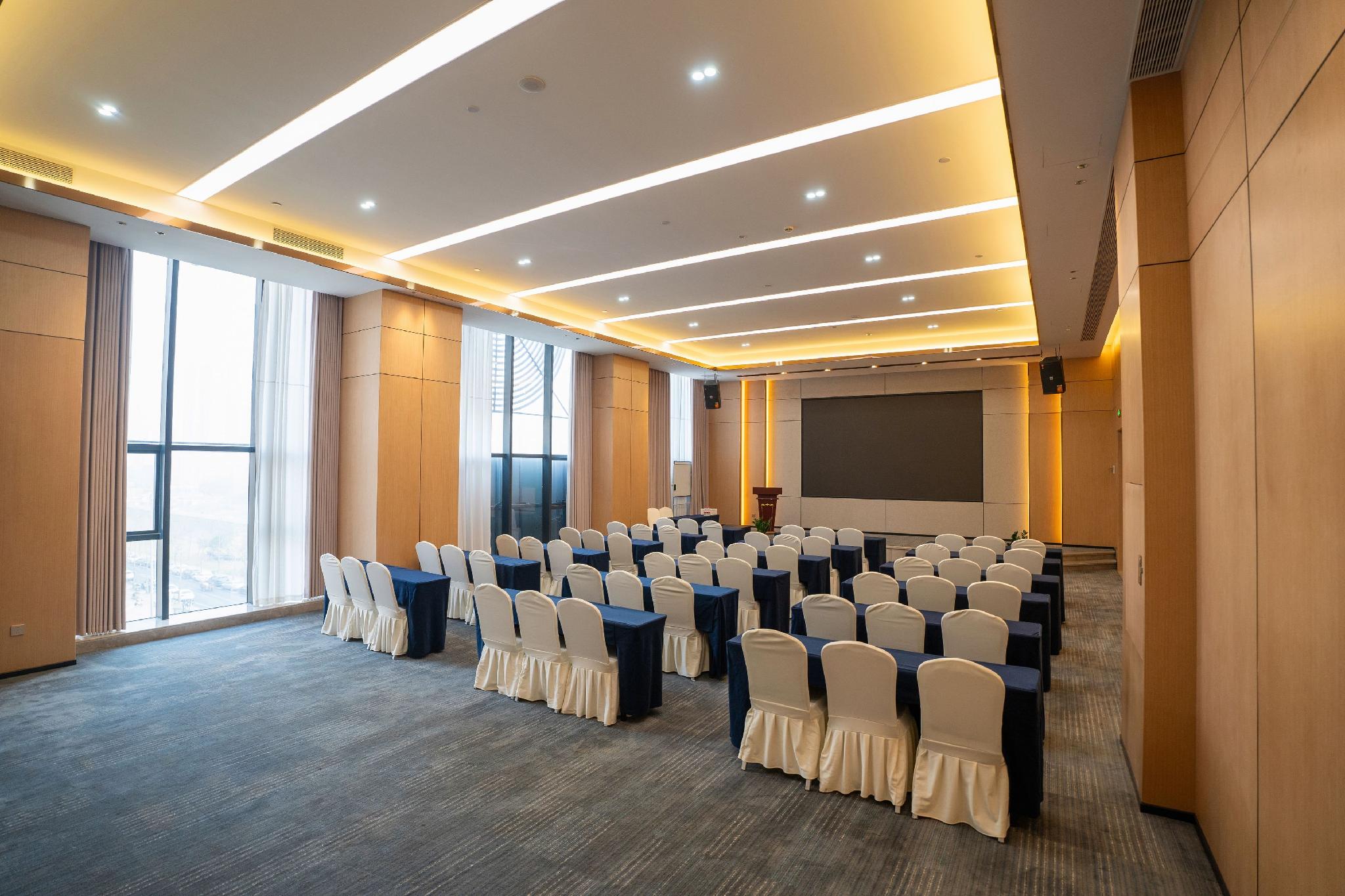 Vienna International Hotel (Chengdu Convention and Exhibition Center, Qilong Metro Station) 21/26