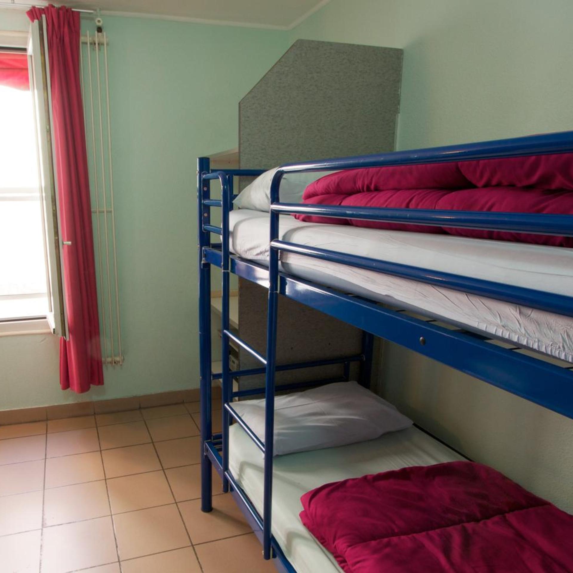 Room, Triple, Shared Bathroom, Auberge Internationale Des Jeunes 4/10