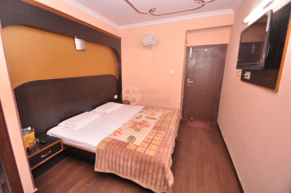 Hotel Sidharth Regency 12/34