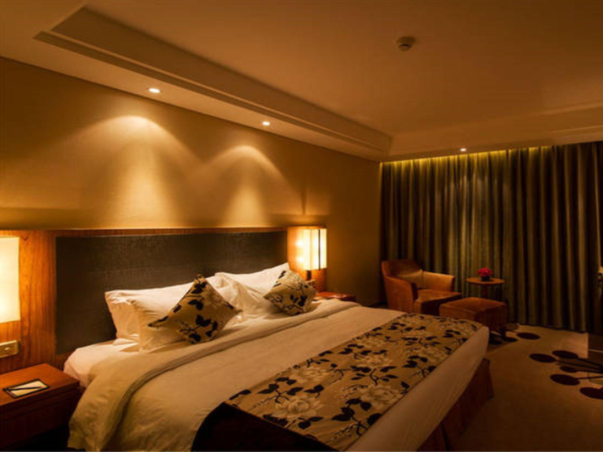 Garden, King Bed