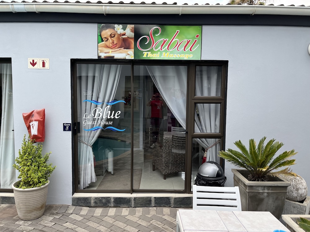 Le Blue Guesthouse 3/76