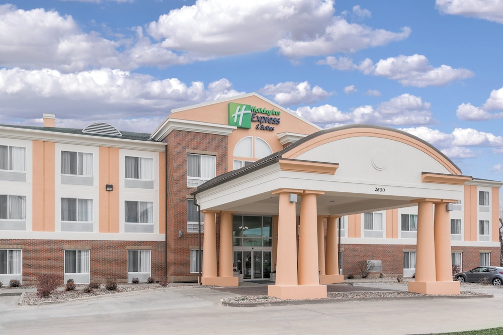 Holiday Inn Express Hotel Suites Ames 55/58