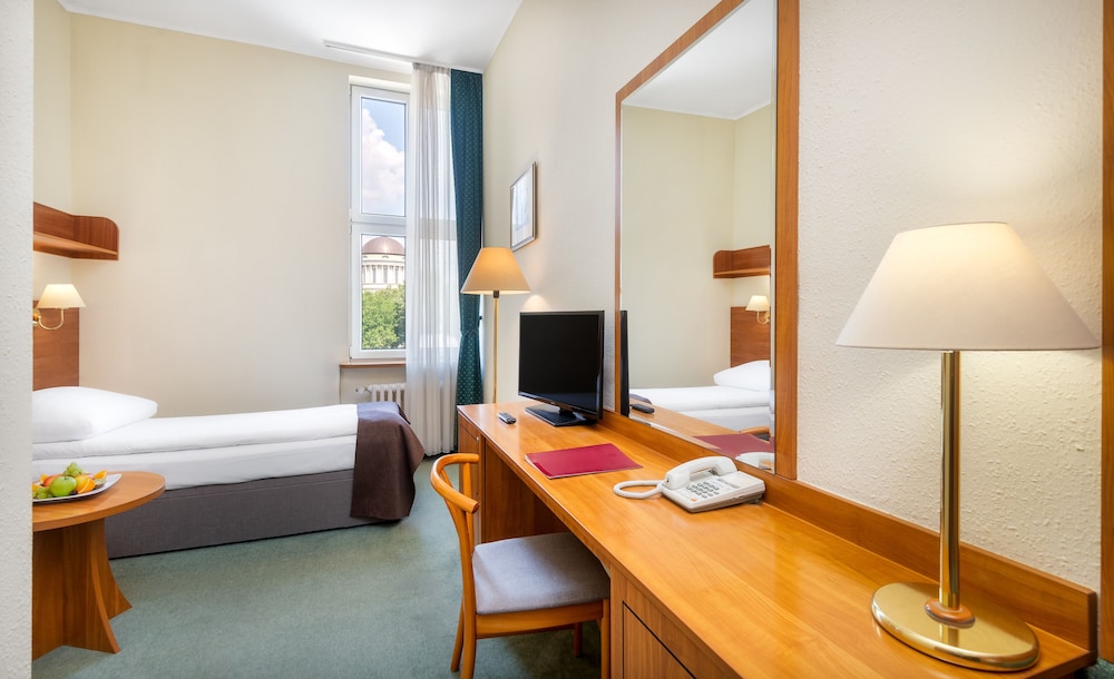 Hotel Millennium 44/47