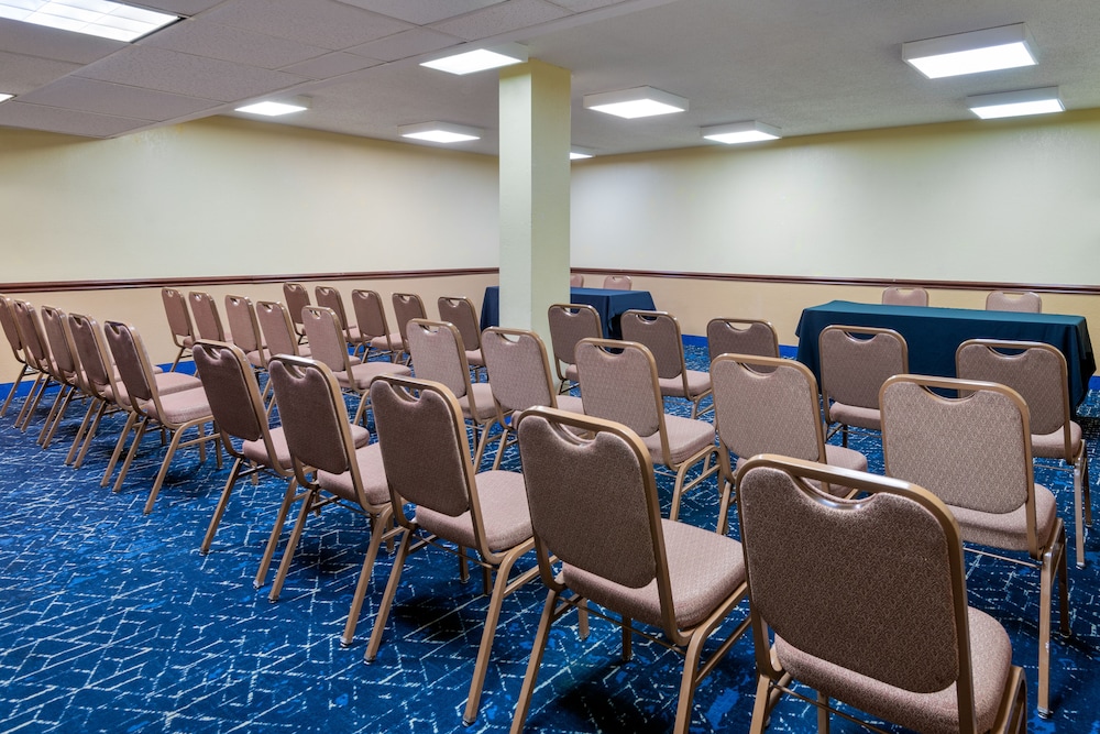 Capitol Plaza Hotel Jefferson City 32/38