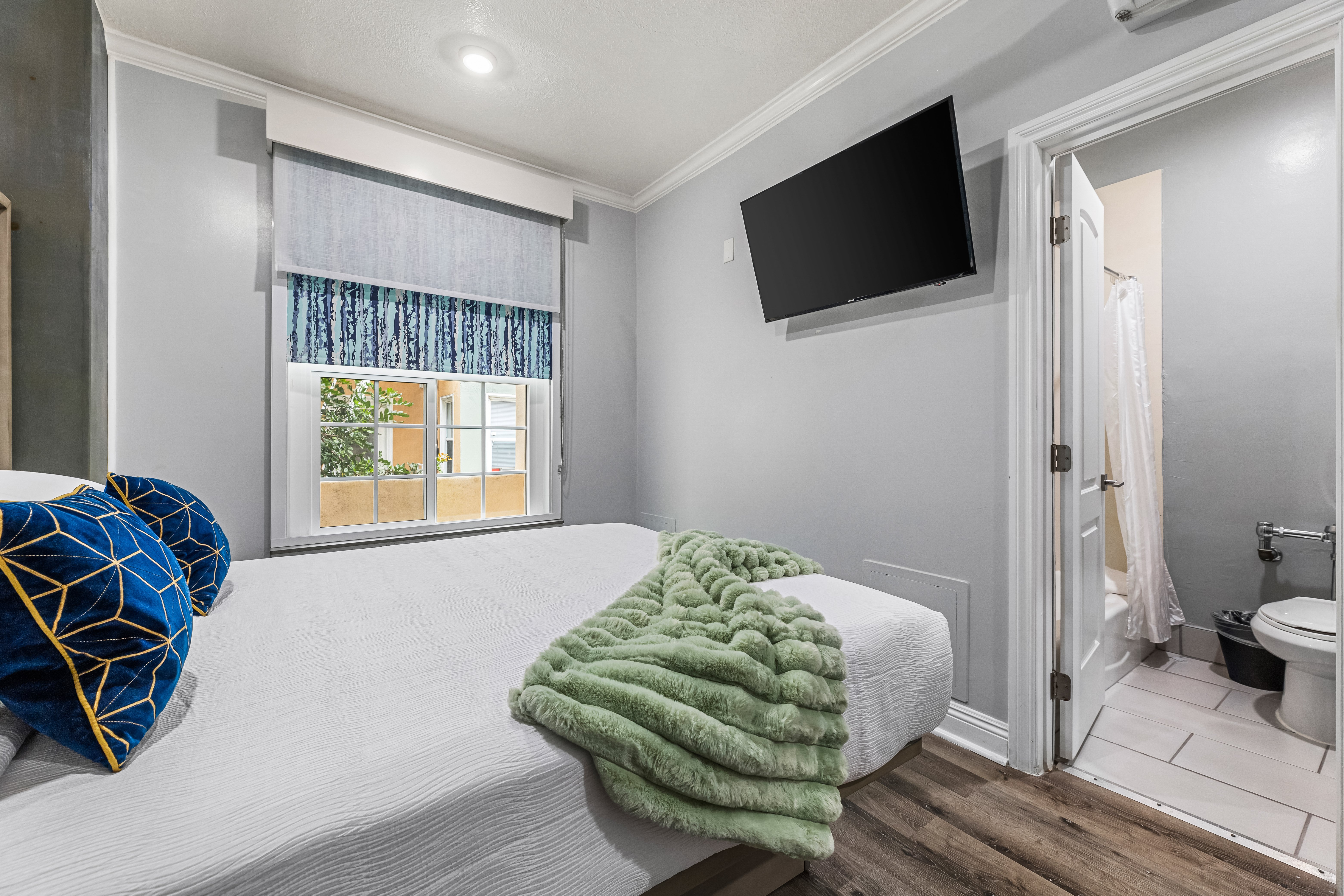 Greenleaf Hotel 35/50